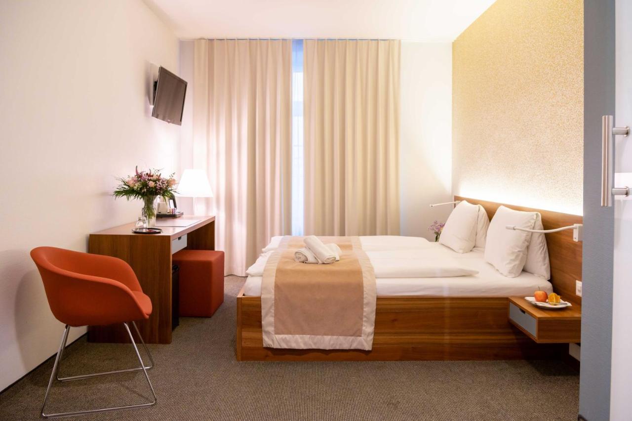 Wädenswil Hotel Engel Am Bahnhof מראה חיצוני תמונה
