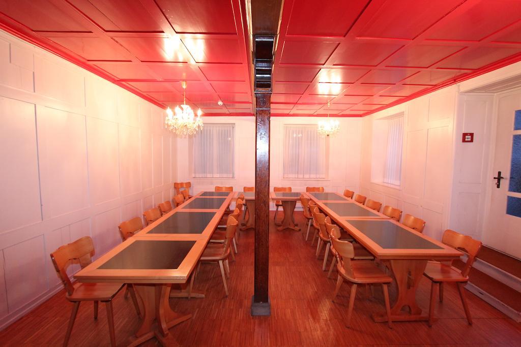 Wädenswil Hotel Engel Am Bahnhof מראה חיצוני תמונה
